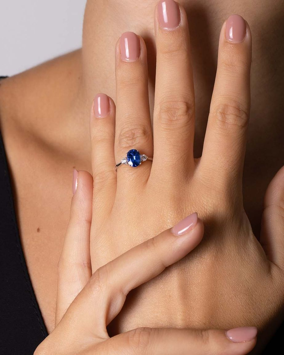 JOAILLERIE CRESUS Saphir Accompagné de diamants