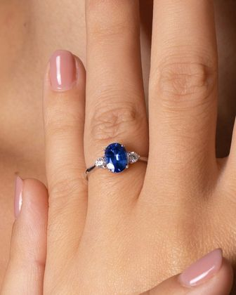 JOAILLERIE CRESUS Saphir Accompagné de diamants