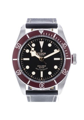 TUDOR Black Bay Red