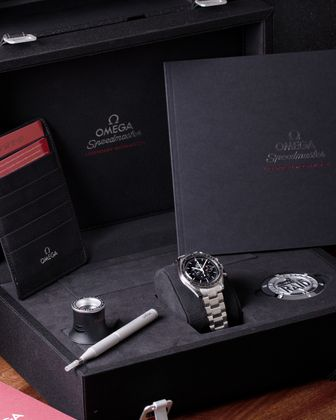 OMEGA Speedmaster Raid Edition