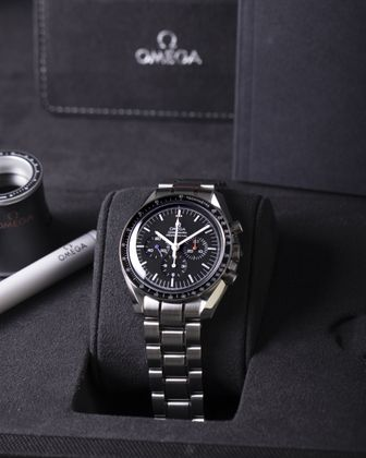 OMEGA Speedmaster Raid Edition