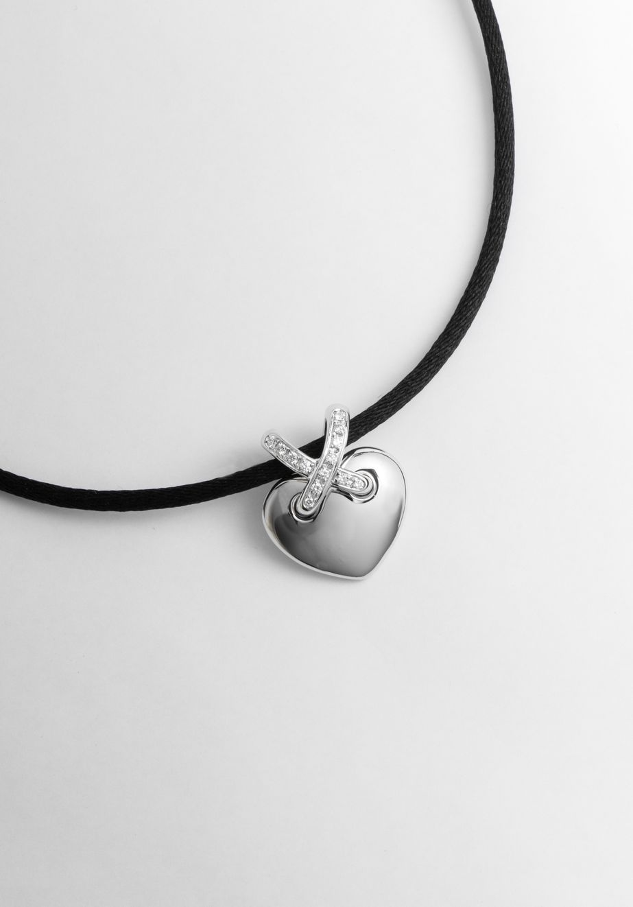 Colliers CHAUMET Coeur Liens Colliers occasion Or Blanc Cresus