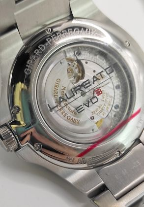GIRARD PERREGAUX Laureato EVO3 Grande Date