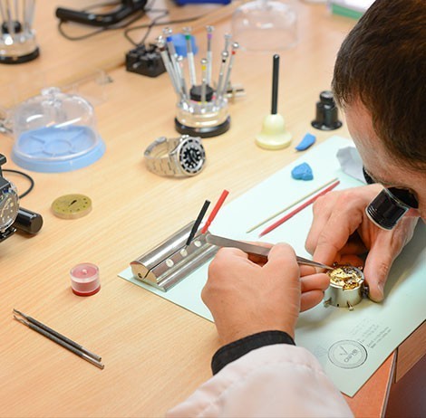les horlogers cresus à l’atelier de lyon révisent les montres et proposent une garantie montre d’occasion les horlogers cresus à l’atelier de lyon révisent les montres et proposent une garantie montre d’occasion